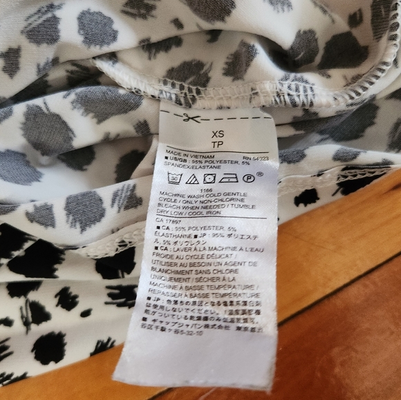 Banana Republic black and white spot shirt, size xs - Picture 4 of 6